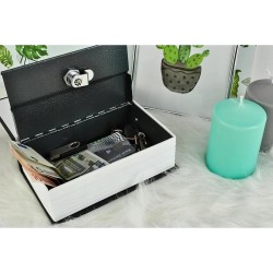 Sejf Książka – Metalowa Skrytka z Kluczem 24 cm | Tylko 29,99 zł – LafaretDeco.pl